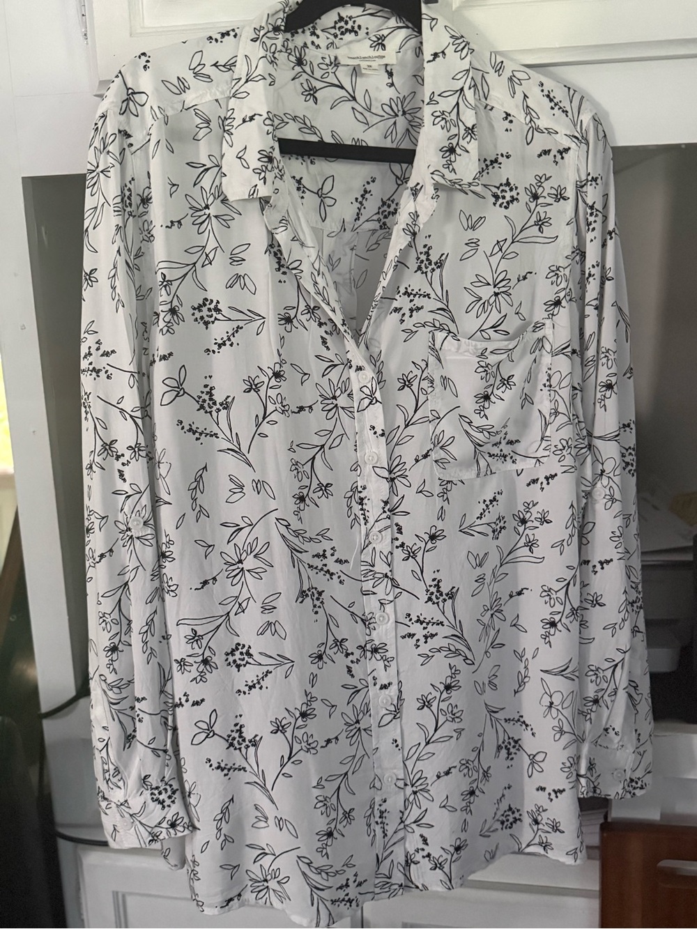 beachlunchlounge White Button-Down Shirt with Black Floral Print 3X Cotton